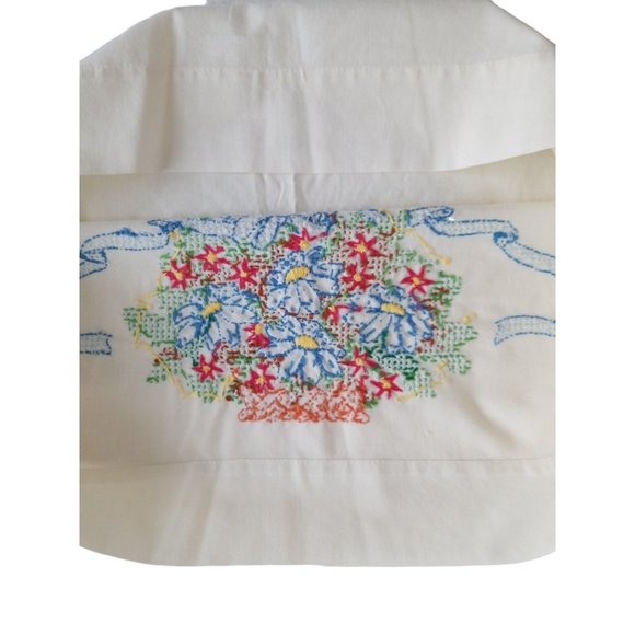 Vintage Floral Basket With Ribbon Hand Embroidered Standard Pillowcase - Picture 3 of 8